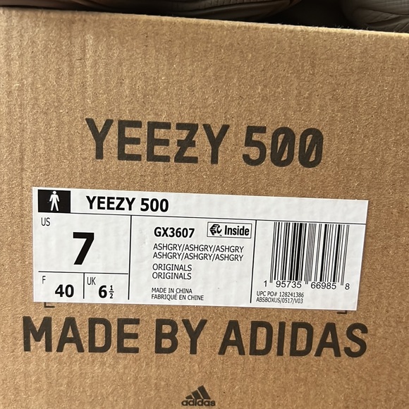Brand new Adidas Yeezy 500 - Picture 5 of 7